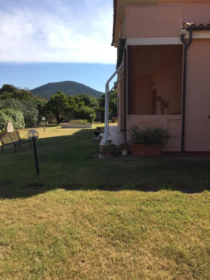 La Casa Sotto La Torre Chia Exterior foto